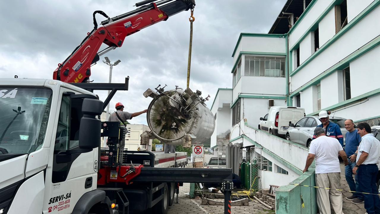 Vídeo: Tanque de oxigênio do Hospital Misericórdia de Santos Dumont muda de local
